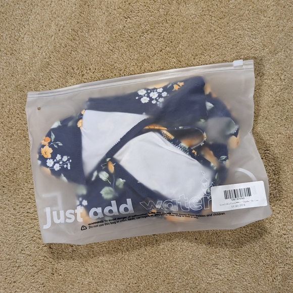 Cupshe - Women's - Floral Scalloped Crisscross One Piece Swimsuit - Medium - Picture 6 of 7